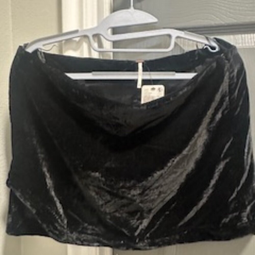 Free People Women's size 6 Black Velvet Mini NWT $60 original